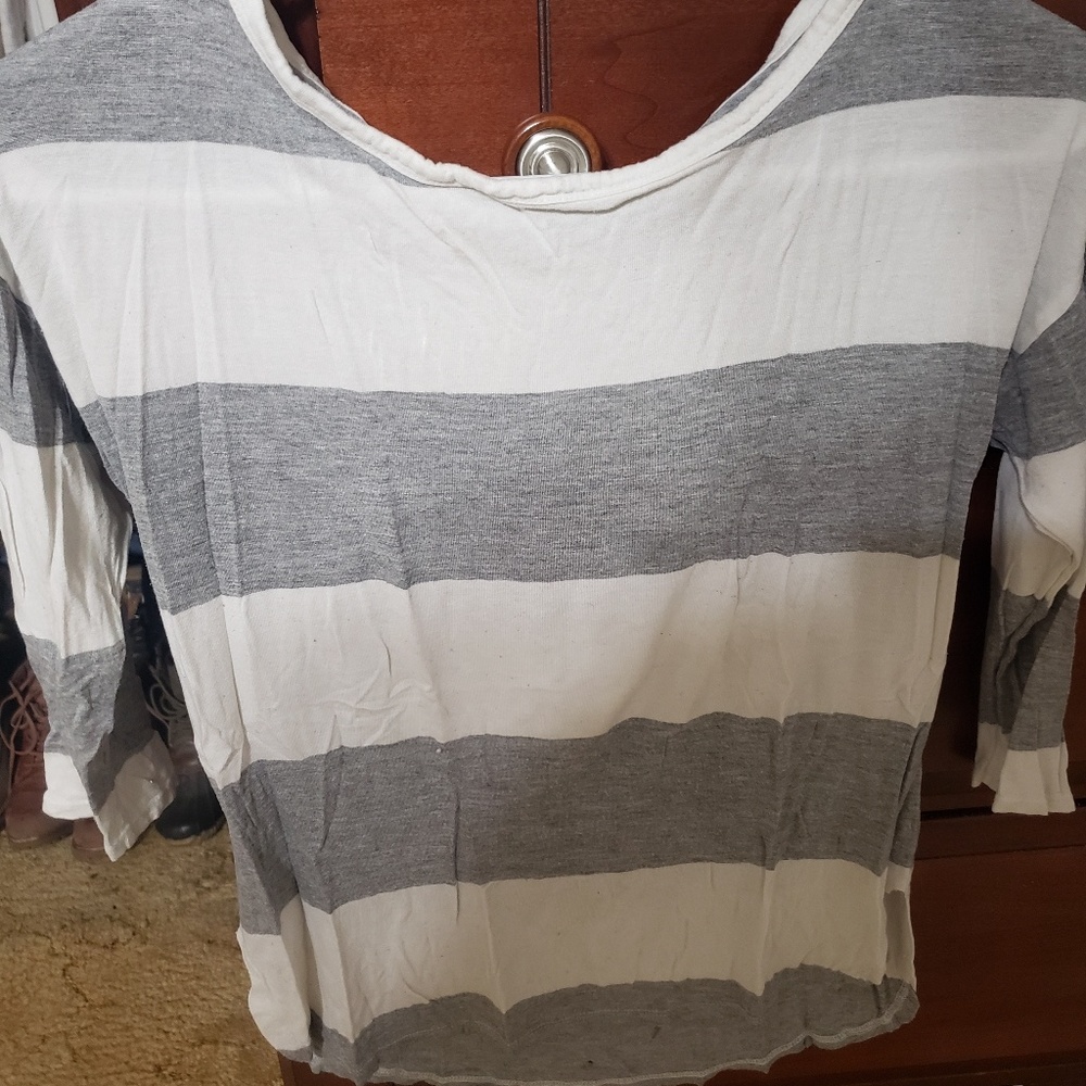 Mid length sleeve top